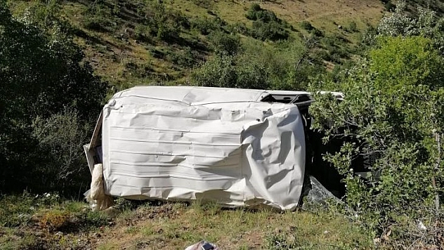 Malatya'da minibüs şarampole yuvarlandı: 2 yaralı