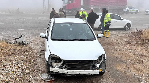 Malatya'da otomobil ile hafif ticari araç çarpıştı