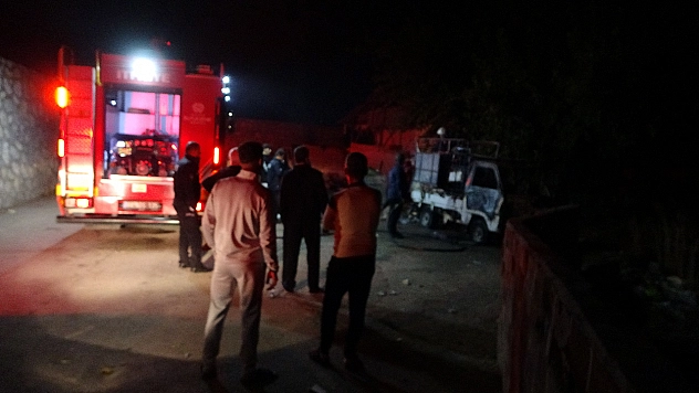 Malatya'da park halindeki araç alev aldı