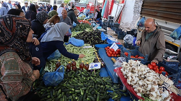 Malatya'da Vatandaş pahalı bulsa da almaktan vazgeçemiyor