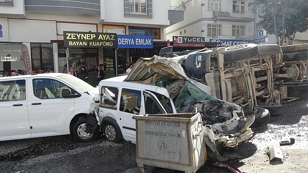 Malatya'daki 5 kişinin yaralandığı feci kaza kamerada