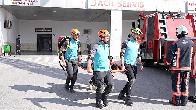 Malatya Eğitim ve Araştırma Hastanesi'nde gerçeğini aratmayan yangın tatbikatı