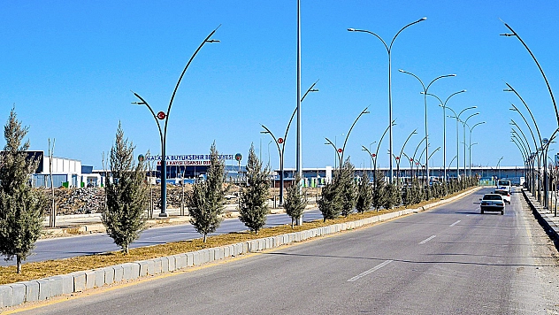Malatya Elazığ yolu yeşilleniyor