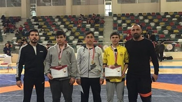 Malatyalı güreşçilerin Türkiye Şampiyonası sevinci