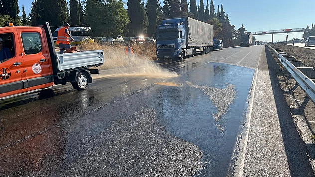 Mazot dökülen yolda felaket: 10 araç kazaya karıştı