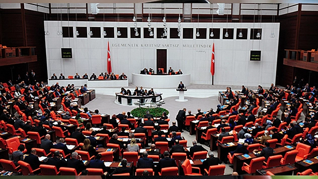 Meclis'ten geçti: 15 yaş altına sosyal medya yasağı