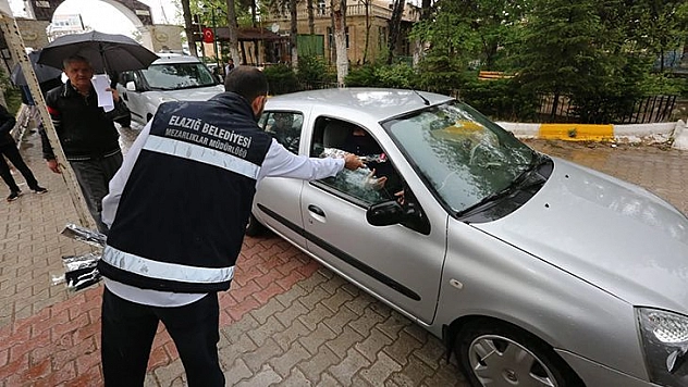 Mezarlıklarda Ücretsiz Çam Fidanı ve Yasin-i Şerif Dağıtıldı