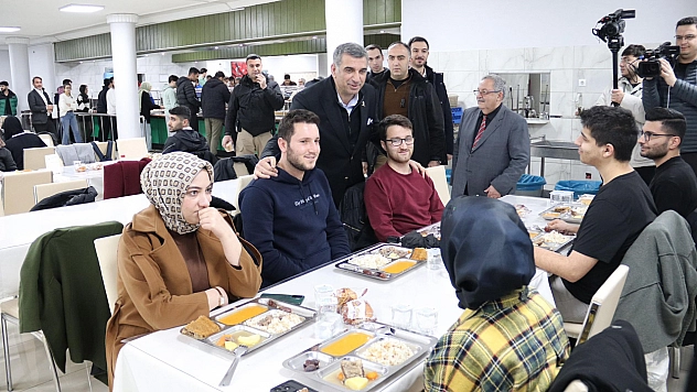 Milletvekili Gürsel Erol, Fırat Üniversitesinde 5 bin öğrenciyle iftar yaptı