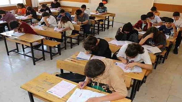 Milyonlarca öğrenciyi ilgilendiriyor! Ara tatil kaldırılacak mı? Bakan Tekin'den yanıt geldi