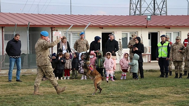 Minik öğrenciler, jandarmada dolu dolu bir gün geçirdi