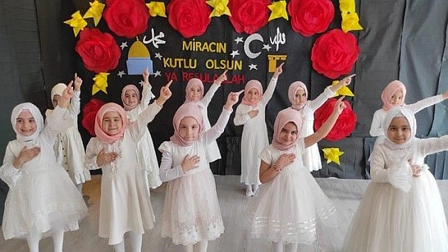 Minik Yüreklerden Miraç Kandilinde Anlamlı Etkinlik