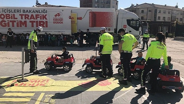 Mobil Trafik Eğitim Tırı 2'nci Gününde Elazığ'da Eğitime Devam Etti