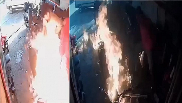 Motosikletteki yangına yanıcı maddeyle müdahale edince alevlerin arasında kaldılar