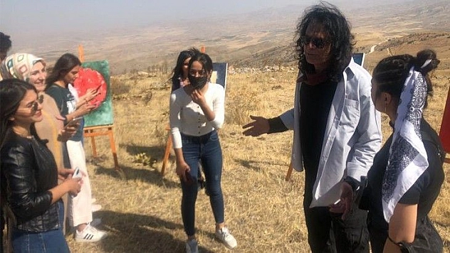 Muşar Dağı zirvesinde resim sergisi