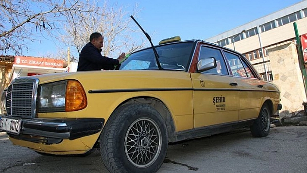 Müslüm Gürses Binmişti Kentin En Eski Taksisi Halen Yollarda