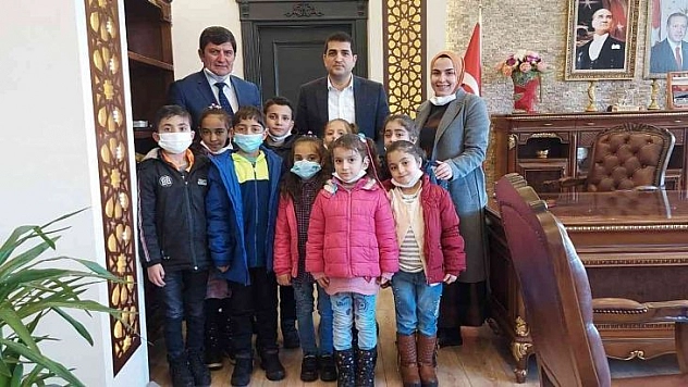 Öğrenciler, Karlıova Kaymakamını ziyaret etti