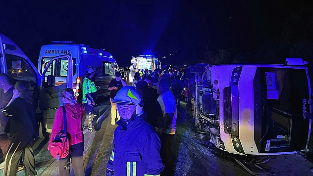 Öğrencileri Taşıyan Midibüs Şarampole Uçtu: 25 Yaralı