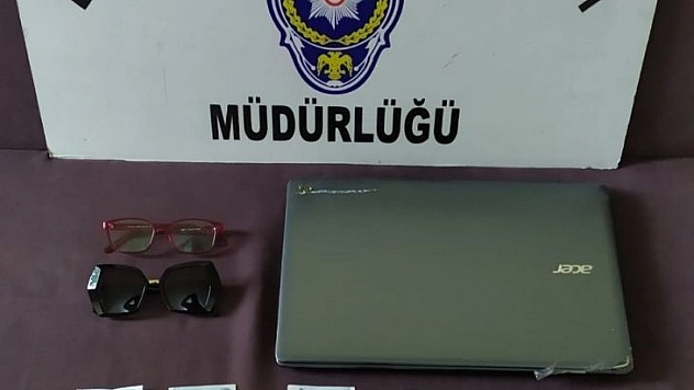 Öğretmenin eşyalarını çalan öğrenciler kameraya yakalandı