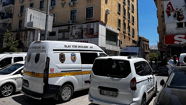 Otel odasında ölü bulundu!
