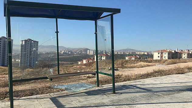 Otobüs Duraklarından Ne İstiyorsunuz!