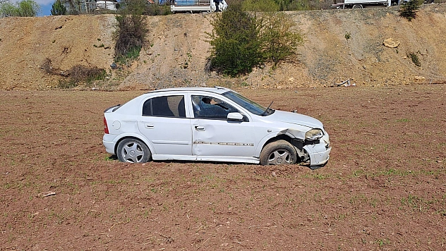 Otomobil Şarampole Devrildi