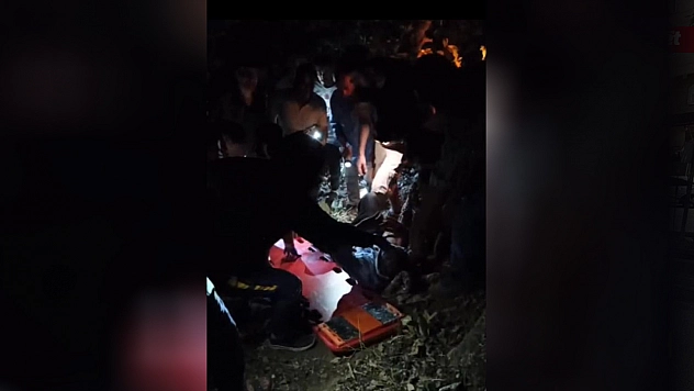 Otomobil uçuruma yuvarlandı: sürücü yaralı