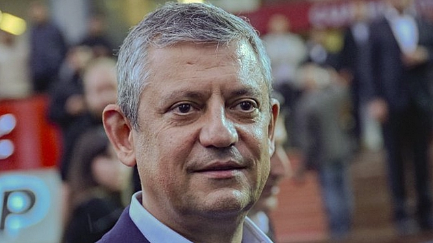 Özgür Özel ve 91 vekil CHP'den istifa etti
