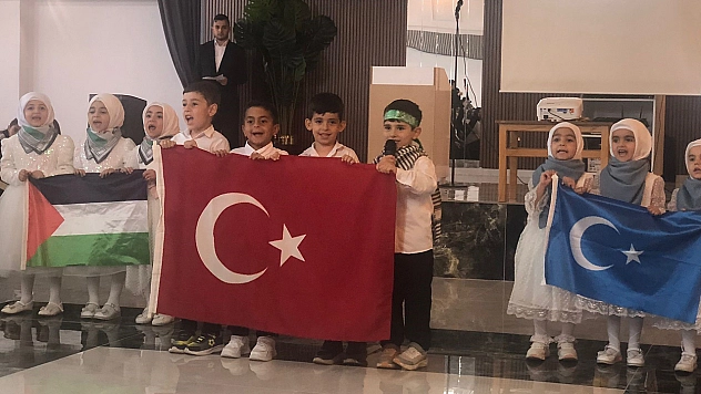Palu'da Kur'an kursu öğrencilerinin mezuniyet sevinci
