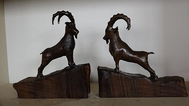 Pandemide hobi olarak başladığı işi, sanata çevirdi: Ağaçtan heykeller yapıyor