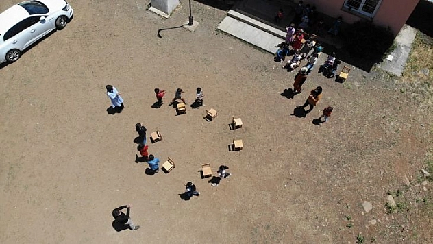 Pandemiden dolayı arkadaşlarını özleyen öğrenciler, doyasıya eğlendi