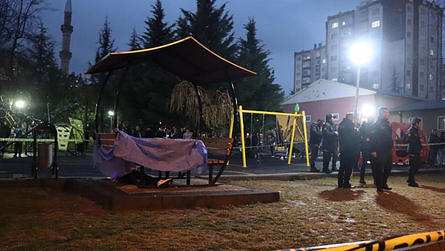 Parkta Kanlı İnfaz!