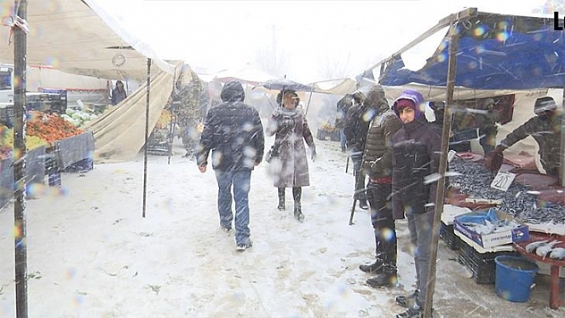 Pazarcı Esnafının Dondurucu Soğukta Zorlu Ekmek Mücadelesi