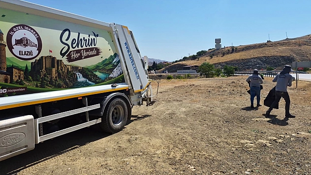 Pertek feribot güzergahından 4 ton atık çıkarıldı