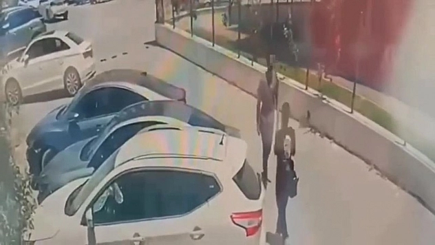 Platonik aşk dehşeti: Genç kadını sokak ortasında bıçakladı