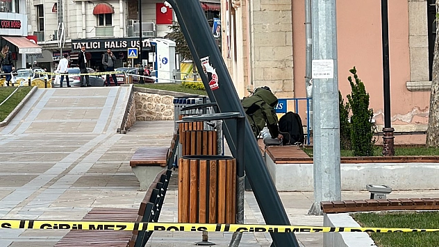 Polisi görünce bırakıp kaçtığı çanta fünyeyle patlatıldı