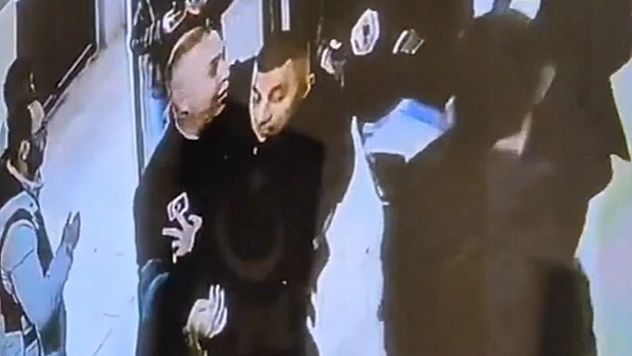 Polislerden örnek davranış: Engelli vatandaşı sınavına yetiştirdiler