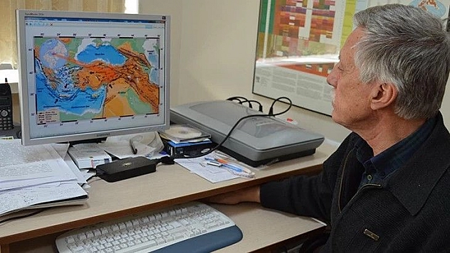 Prof. Dr. Aksoy: 'Depreme her zaman hazır olmalıyız'