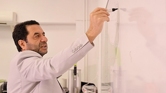 Prof. Dr. Fahrettin Yakupanoğlu 'Bilim makalede kalmamalı, ürüne dönüşmeli'