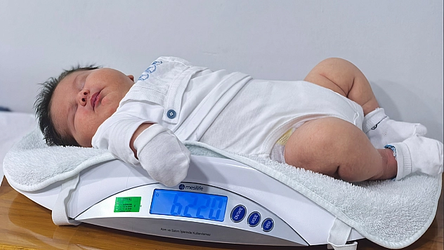 Rekor doğum: 6 kilo 150 gramlık bebek şaşırttı!