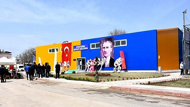 Sadettin Saran'ın yaptırdığı spor salonu açıldı
