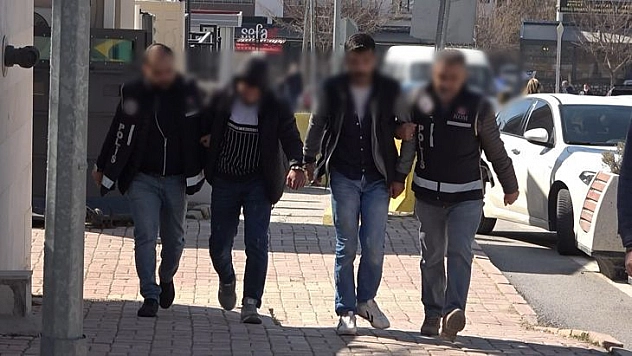 Sahte Polisler Dolandırıcılık Yaparken Gerçek Polislere Yakalandı