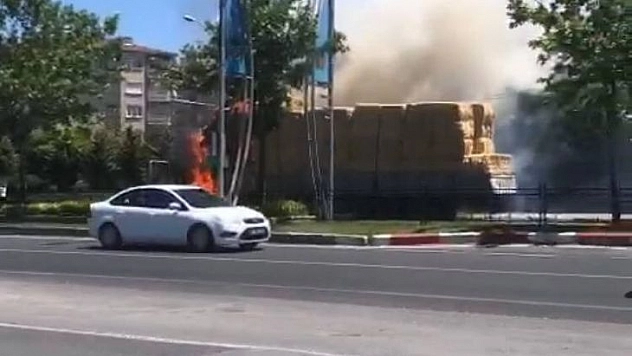 Saman yüklü tır alevlere teslim oldu