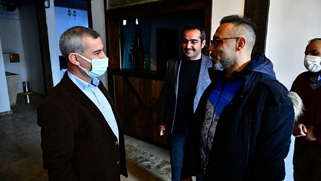 Sanatçı Umut Oğuz, tarihi Yeşilyurt Konaklarına hayran kaldı