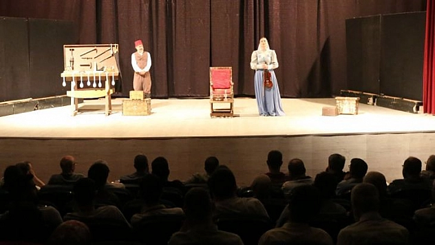 Sanatseverlerden 'Usta' Oyununa Yoğun İlgi