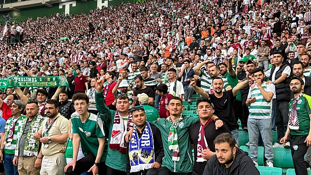 Şanlı Bursaspor tribünlerine teşekkürü borç biliriz