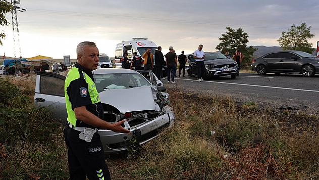 Şarampole savrulan otomobilde 2'si çocuk 6 yaralı