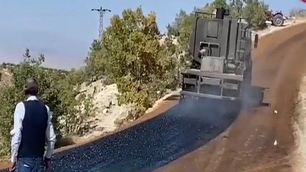 Şehidimizin kabrinin yolu asfaltlandı