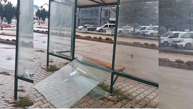 Şehir Magandaları Durak Camlarını Kırıyor