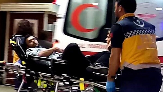 Şehir Turu Attığı Arkadaşını Bıçakla Ağır Yaraladı