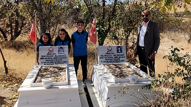 Şehit öğretmenler kabirleri başında anıldı